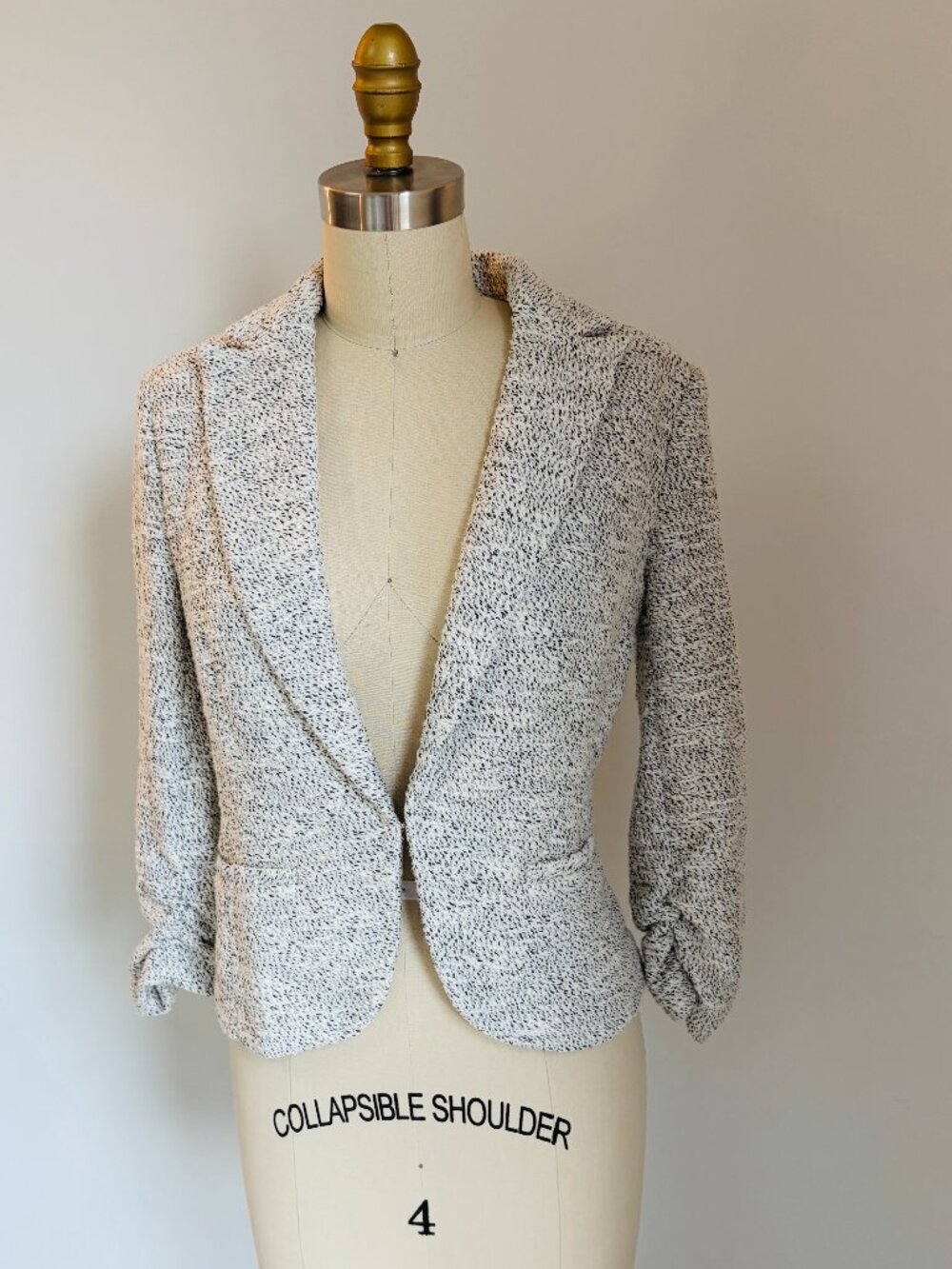 Amanda + Chelsea White and Black Boucle Blazer w/ Ruched Sleeves XS